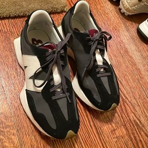 New Balance Women's 327 Sneakers in black/gray size 7